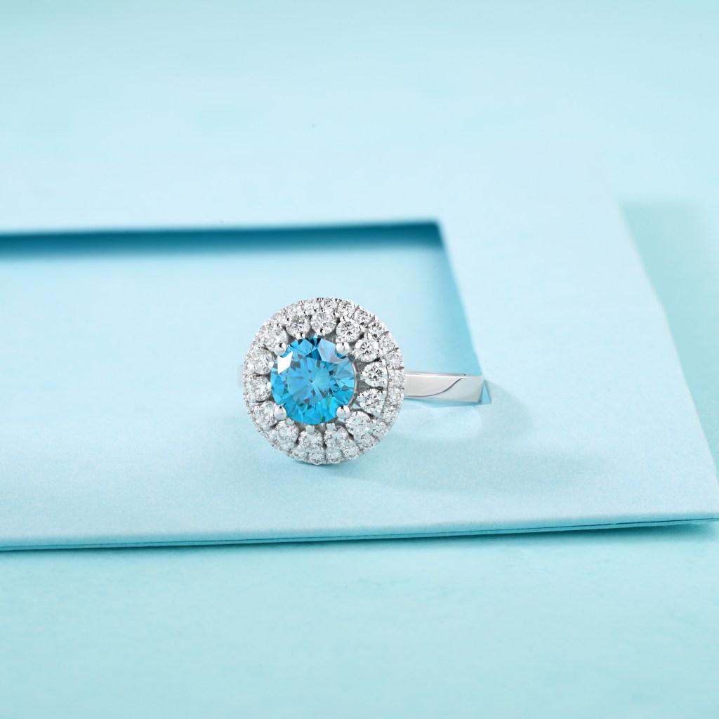 Lab Grown Diamond is perfect gift for your first&nbsp;Anniversary.